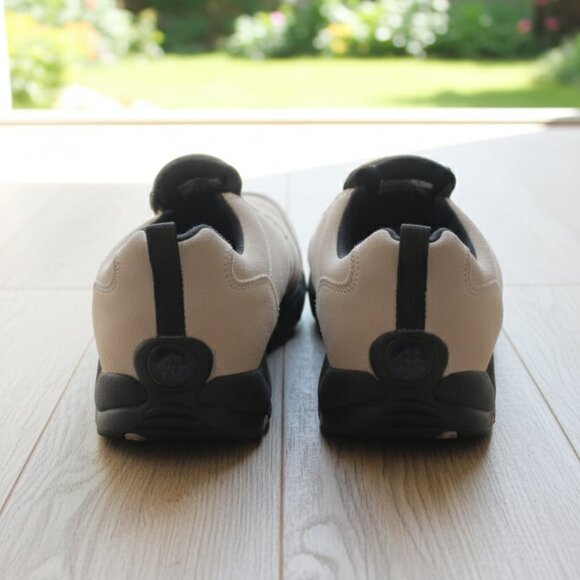 Hiking shoes - Picture 3 of 4